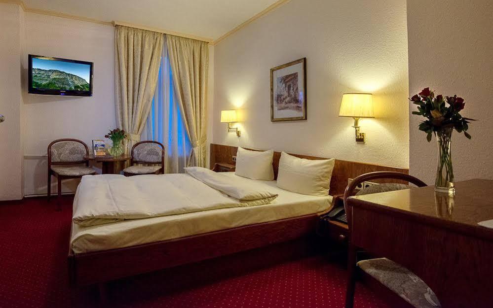 Hotel Am Kochbrunnen Wiesbaden Exterior foto