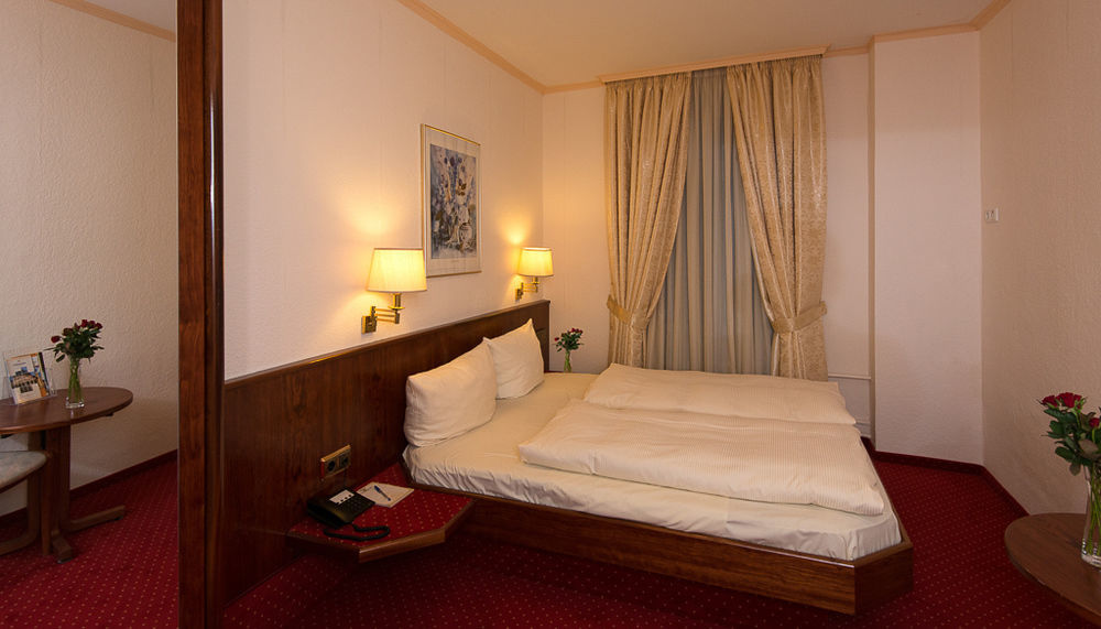 Hotel Am Kochbrunnen Wiesbaden Exterior foto